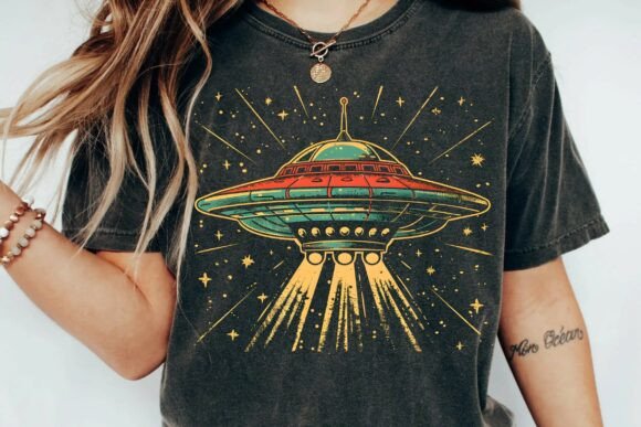Download Vintage Retro UFO Flying Saucer Space Alien Sci-Fi T-Shirt Design Png - Retro Collection